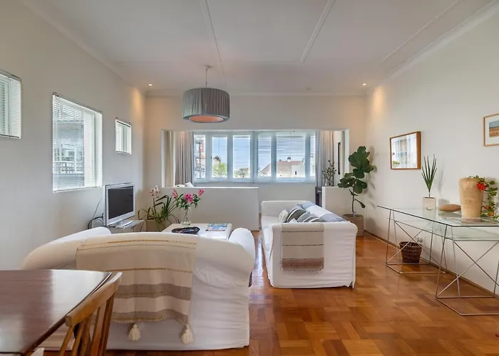 Portswood Mews - Chic White Studio Apartment Green Point