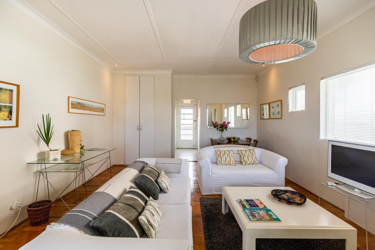 Portswood Mews - Chic White Point Apartamento